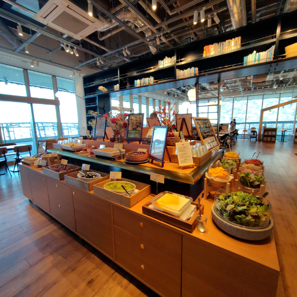 角川食堂店内と料理